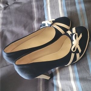 Navy Pumps with Bows